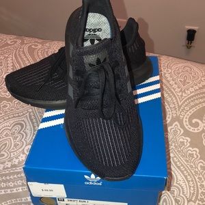 Adidas swift run women’s size 6/ kids size 5